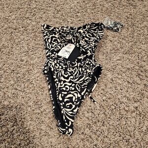 Billabong La Isla Andy One Piece Swimsuit Abstract Print Black Cream Small NWT